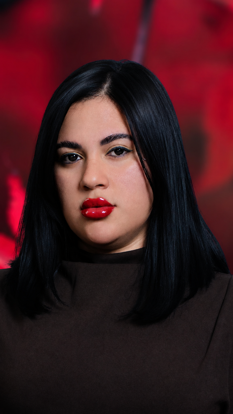 Retrato con cabello espresso en Ñaña Glow
